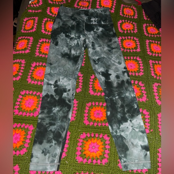 Lululemon - Picture 2 of 4